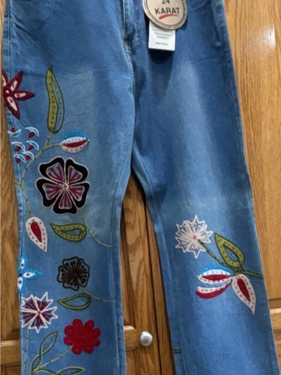 24 Karat Denim - 24 Karat Designer Women’s Straight Leg Embroidered Jeans - Light Blue size 12